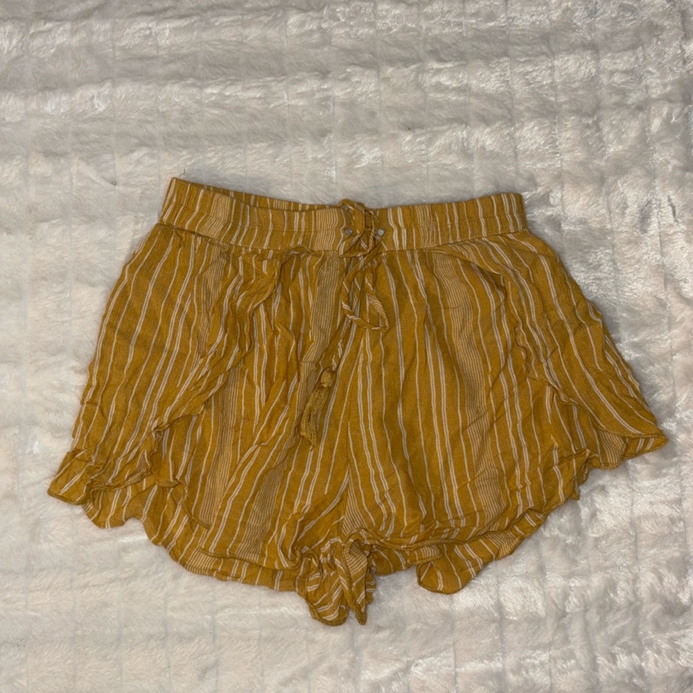 AMERICAN EAGLE yellow and white striped shorts